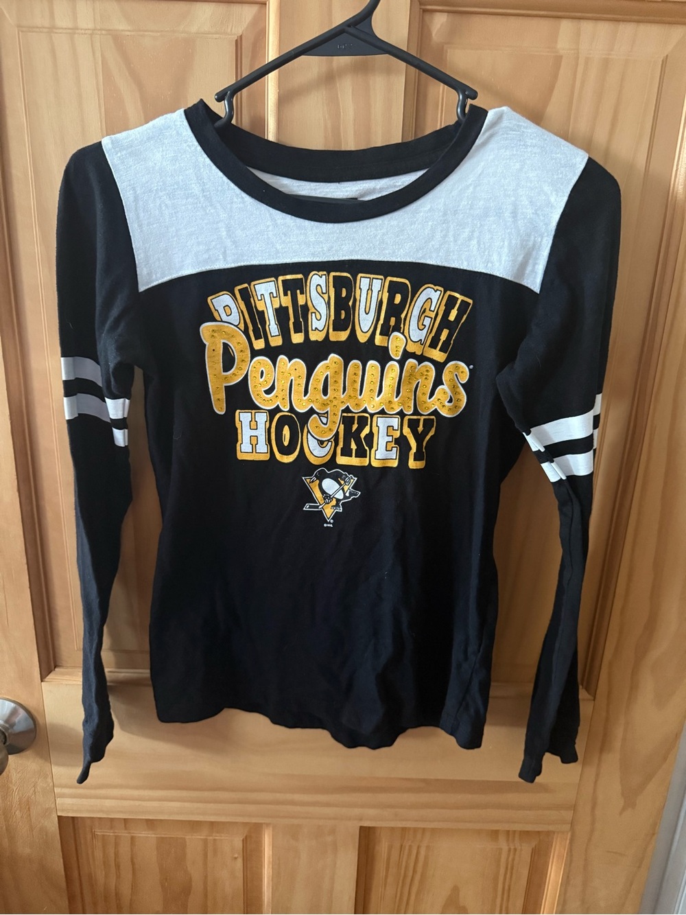 Like New, Girls Size 10/12 Pittsburgh Penguins Long Sleeve Shirt With Gems, Miss